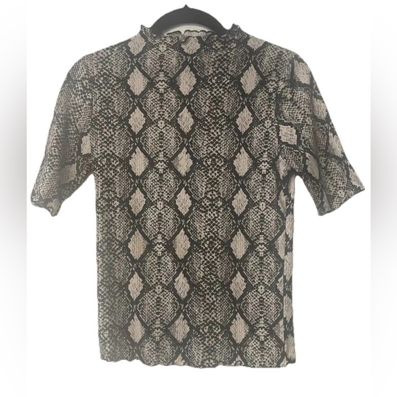 NWOT Caution to the Wind Animal Print black tan short sleeved top size Small - Picture 1 of 5